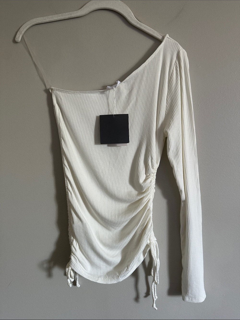 NWT Ribbed fabrication ruched sides one sleeve top - Picture 10 of 10